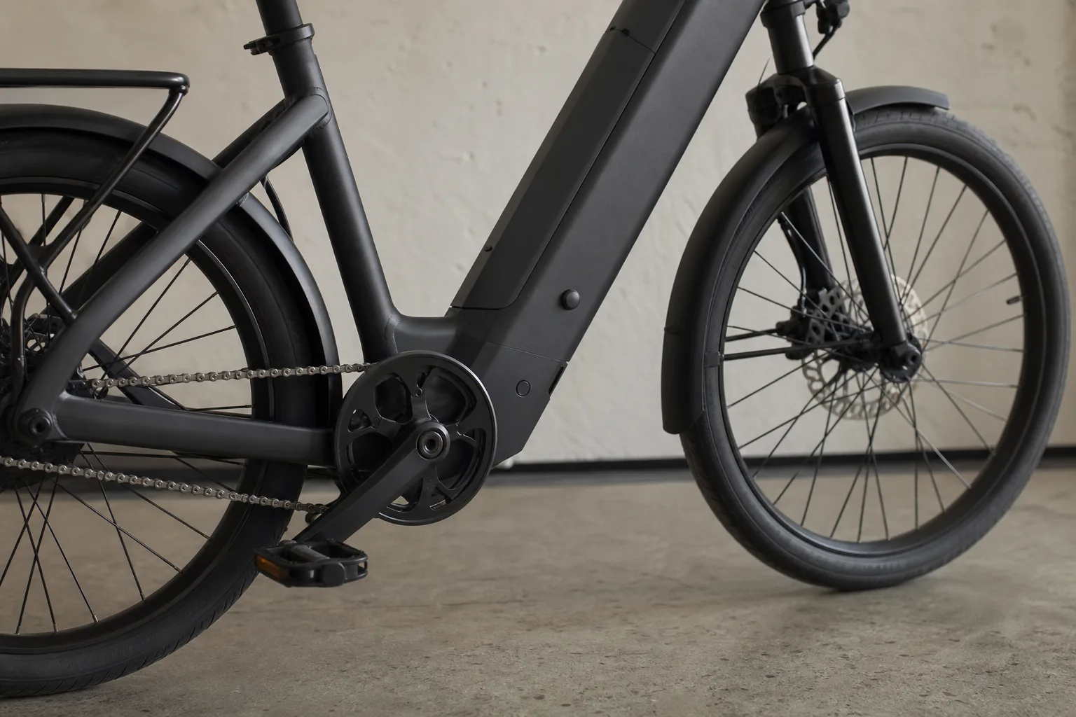 Can you put a foot down flat? Why frame fit decides more than the motor does